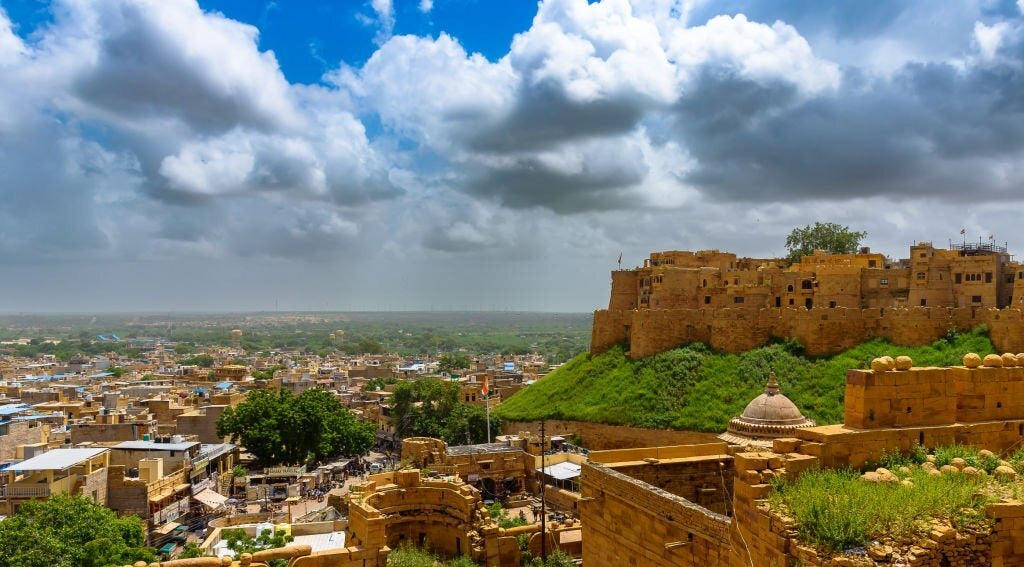 Jaisalmer Desert Escape – Royal Experience